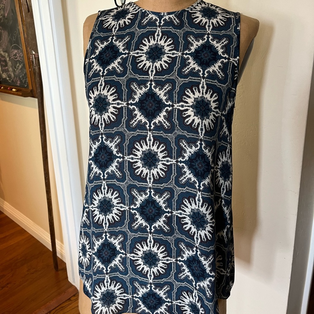 Theory. Blue medallion tank top. Size small.